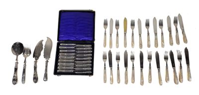 ENSEMBLE DE COUVERTS et couverts de service en métal argenté…