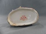 porcelain figurine of a klemm container on a gray background