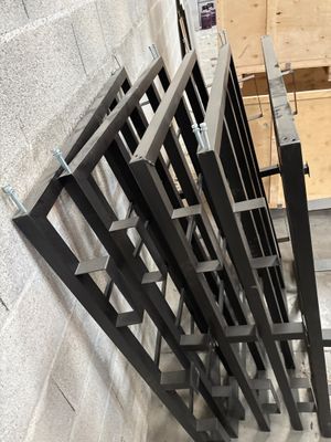 une image représentant un escalier menant au sommet d'un immeuble