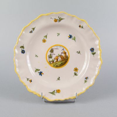une image représentant une assiette sur laquelle figure l'image d'un oiseau
