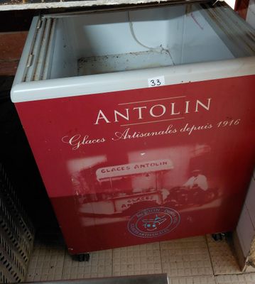 an old refrigerator with a sign on it in a room