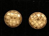 deux paires de boucles d'oreilles dorées ornées d'un motif tressé