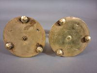 Paire de bougeoirs en bronze doré à décor naturaliste en rel… (photo 6)
