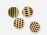 trois petits boutons rayés sont posés sur une surface blanche