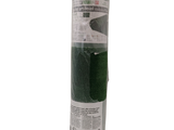 un rouleau de tissu vert emballé dans du plastique