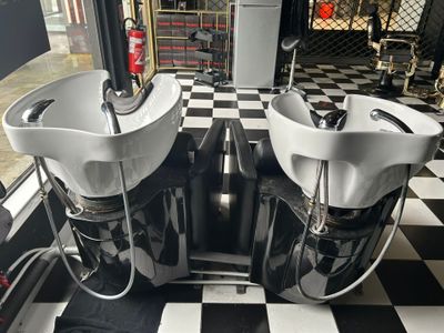 2 Bacs de lavage (1 bac cassé)