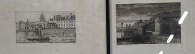 deux photos en noir et blanc accrochées au mur d'un immeuble