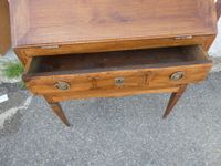 Petit bureau de pente à un abattant et deux tiroirs. (photo 4)