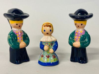 Madeleine LE RESTE pour la Hubaudiere, Quimper. Femme agenou…