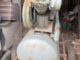 a machine that is sitting inside of a garage