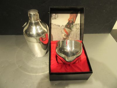 Shaker EN Metal Argente + Porte Bouteille EN Metal Arg…