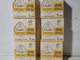 quatre boîtes de crème « spéciale » Candille empilées les unes sur les autres