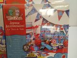 plusieurs livres pour enfants sont empilés sur une table