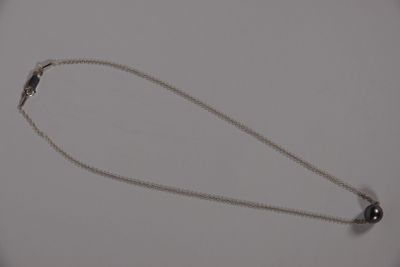 CHAINE en argent (925) et perle de Tahiti.