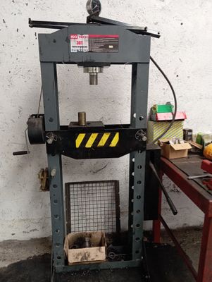 l'image d'une machine posée sur une table