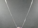 gros plan d'un collier sur un mannequin mannequin mannequin mannequin mannequin mannequin mannequin mannequin mannequin