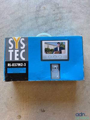 une boîte sur laquelle figure l'image d'un homme