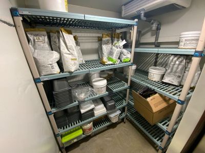 Deux étagères de chambre froide