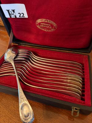 Coffret 12 pièces Christofle style Louis XVI comprenant 6 fo…