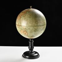 Globe terrestre sur pied en bois tourné noirci (photo 4)