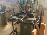 a machine that is sitting on a table in a room
