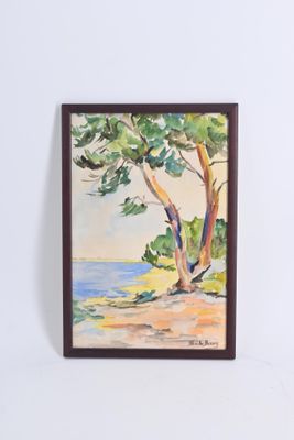tableau représentant un arbre sur une plage, avec un plan d'eau en arrière-plan
