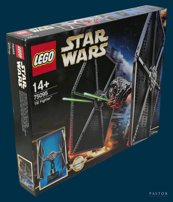 une boîte contenant un ensemble Lego Star Wars « Tie Fighter »