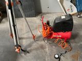un trépied et un appareil photo posé sur un trépied dans un garage