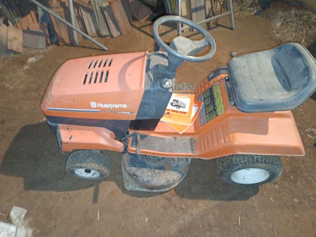 Tondeuse autoportée HUSQVARNA LT 112, en l’état. Vendu sur désign...