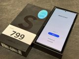 Boîte du Samsung Galaxy S9 ouverte, avec le téléphone dans son emballage d'origine