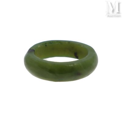 Bague jonc Bague jonc en jade néphrite.