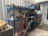 une photo d'une pièce où se trouvent de nombreux outils