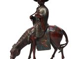 statue of a man riding a horse with a hat on his head