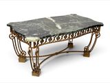 une photo d'une table basse au plateau en marbre sur fond blanc