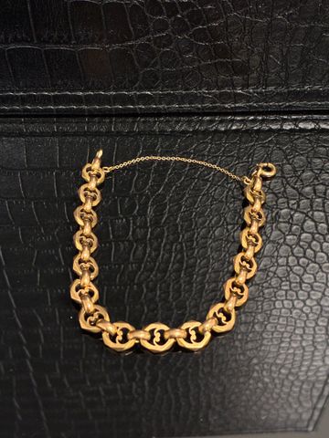 Bracelet en or 18 carats 750 millièmes à maillons ajouré. En règl