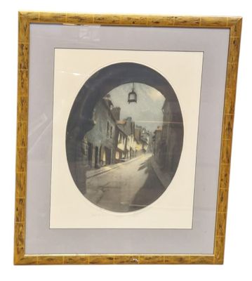 l'image d'une photo représentant une rue, placée dans un cadre