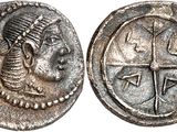 une pièce d'argent sur laquelle figurent l'effigie d'une femme et une croix