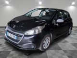 la photo d'une voiture noire garée dans un garage