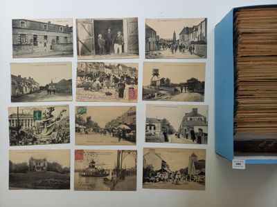 de nombreuses vieilles photos de personnes et de bâtiments accrochées au mur