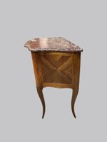 Petite commode LOUIS XV à façade mouvementée galbée et bombé… (photo 3)