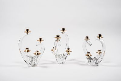 SCHNEIDER. Suite de 3 candélabres en cristal translucide à q… - Photo 1