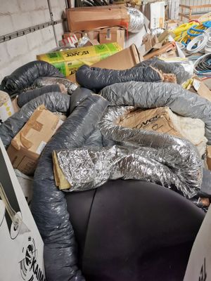 Fort lot d'isolants tube et en rouleaux, principalement issu…