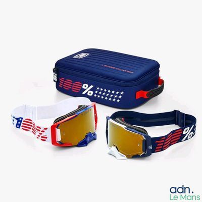 deux paires de lunettes de protection et un étui orné d'un motif représentant le drapeau américain