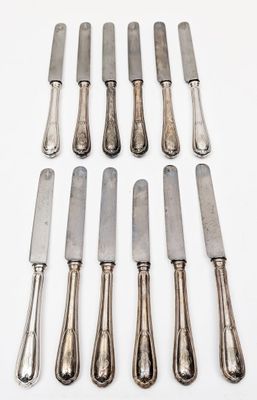 POULTIER à Amiens Suite de 12 petits couteaux en métal argen…