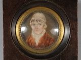 portrait d'une femme vêtue d'un manteau rouge et d'un chapeau blanc