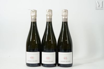 trois bouteilles de vin posées l'une à côté de l'autre sur une table