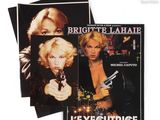 deux affiches de cinéma représentant une femme tenant une arme à feu et un homme tenant une arme à feu