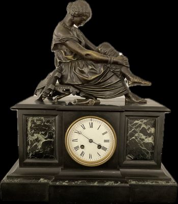 James PRADIER (1790-1852), d'après, pendule en marbre noir e…