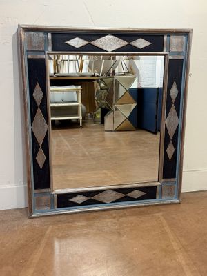LE LYS DE PROVENCE. MIROIR de forme rectangulaire à décor de…