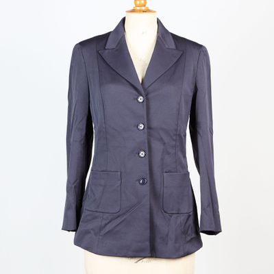 une photo d'une veste pour femme sur un mannequin